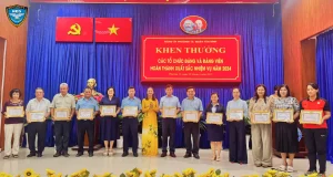 Nhân viên bảo vệ người gác cổng 24/7 cho sự bình yên mỗi ngày